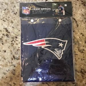 New Unopened Patriots Team Apron withChef Hat